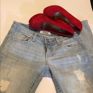 DAY TRIP distressed jeans